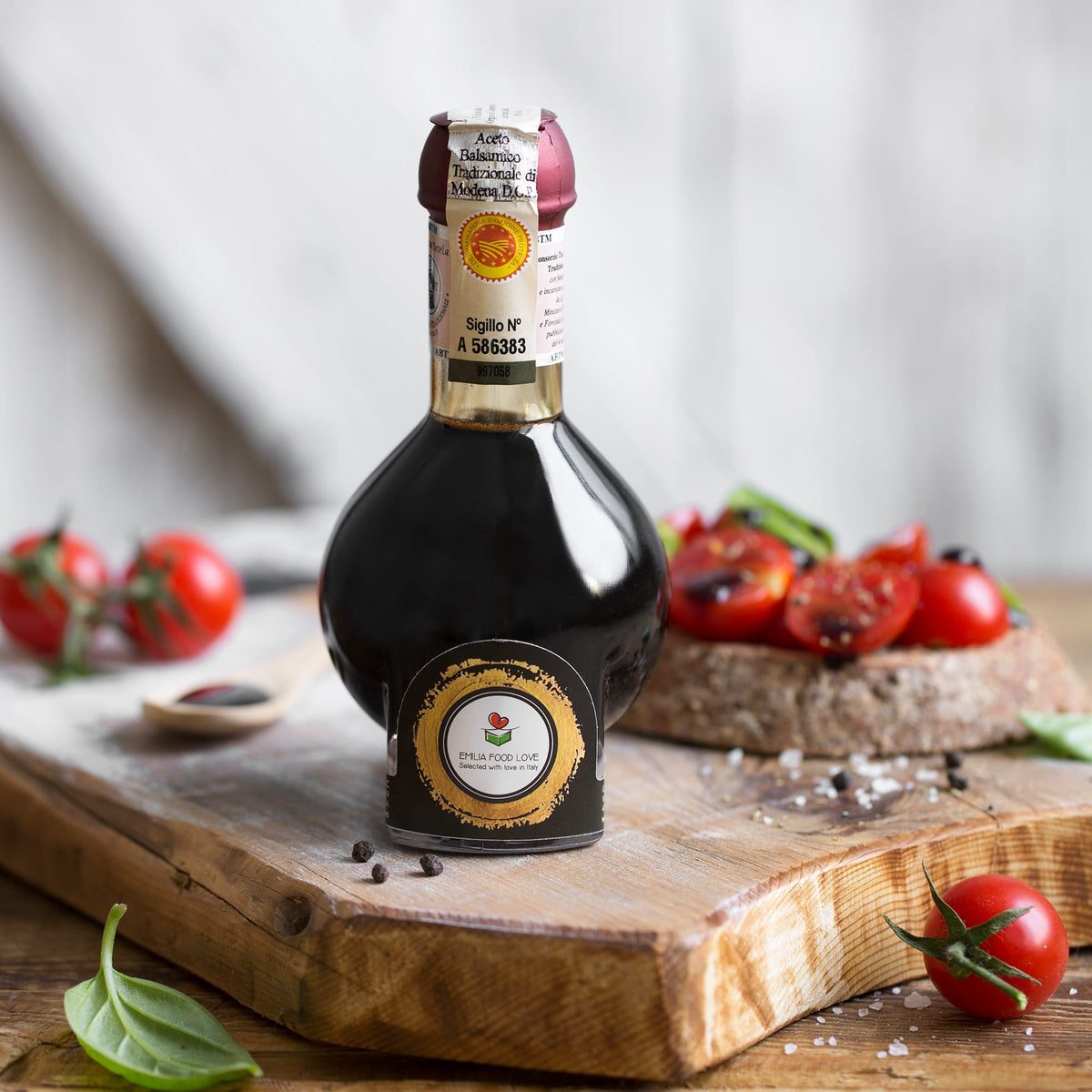 Traditional DOP Balsamic Vinegar of Modena Aged and Extra-aged (Affinato and Extravecchio) - EMILIA FOOD LOVE Selected with love in Italy